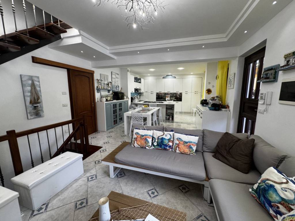 Casa indipendente a Milazzo in VIA NETTUNO, 127 - Foto 3