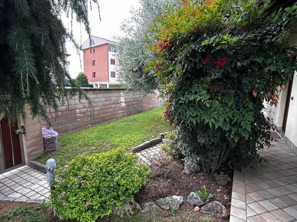 Villa a Gorla minore in Via Adamello, 31 - Foto 4