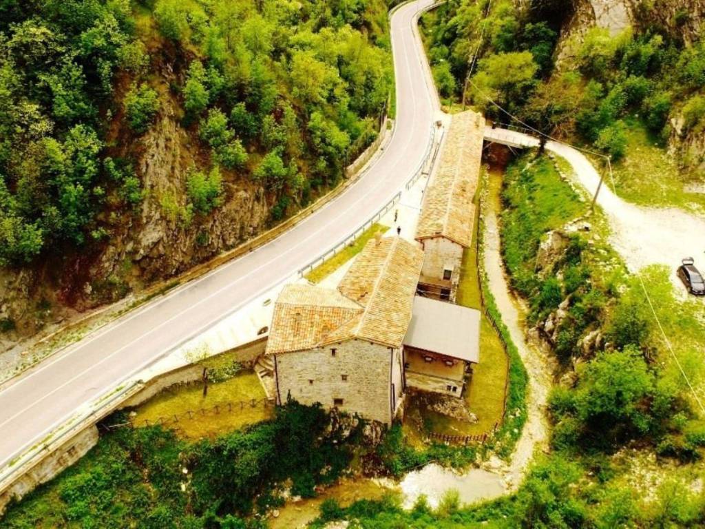 Palazzo / stabile a Gubbio in Via Fosso, 13 - Foto 3