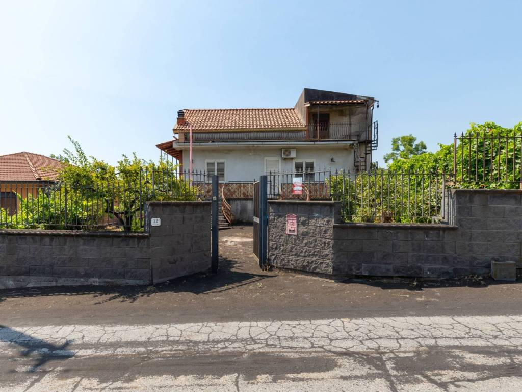 Villa a Zafferana etnea in Via Riggio - Foto 2