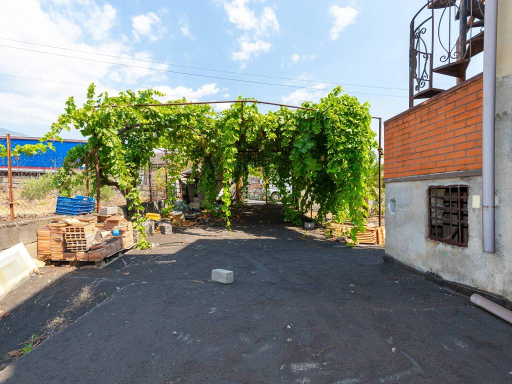 Villa a Zafferana etnea in Via Riggio - Foto 4