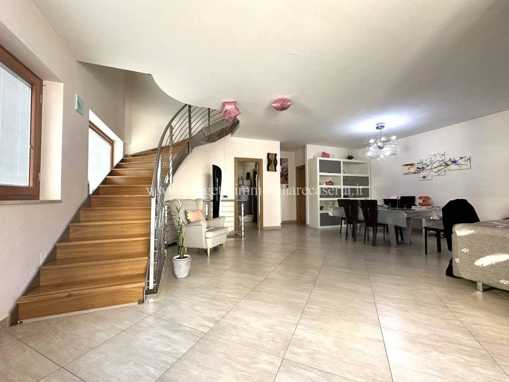 Villa a Caserta in Via Marie Sklodowska Curie - Foto 2