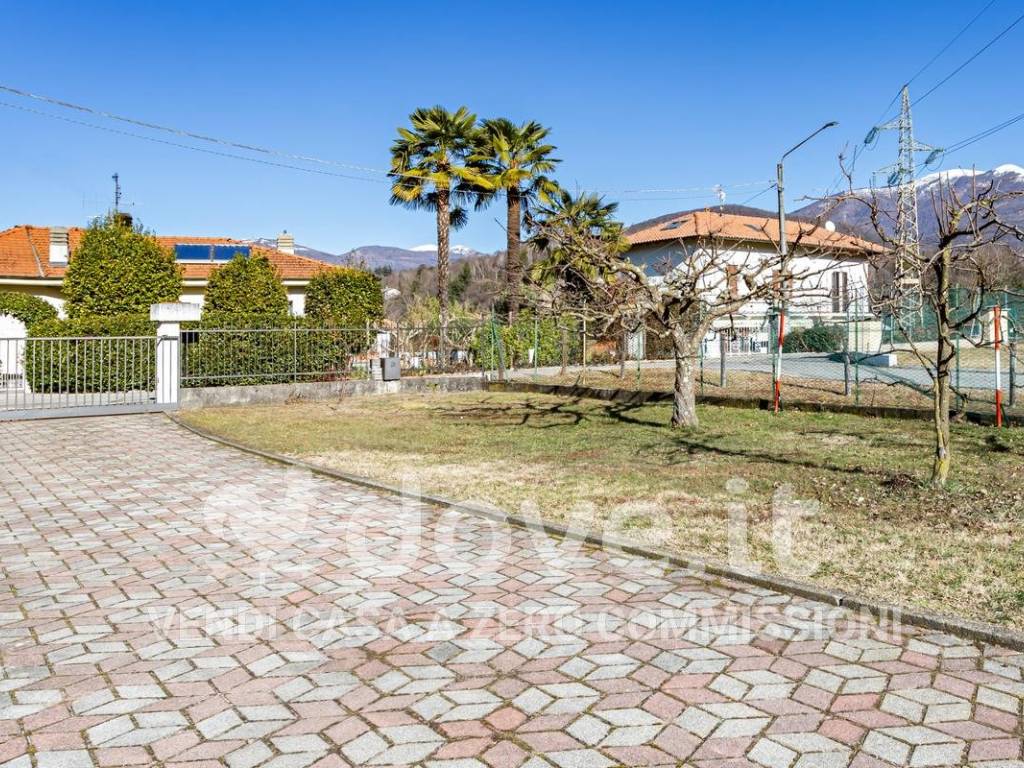 Villa a Luino in via Campaccio, 12 - Foto 2