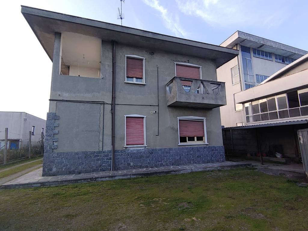 Villa a Cardano al campo in Via Alessandro Volta - Foto 3