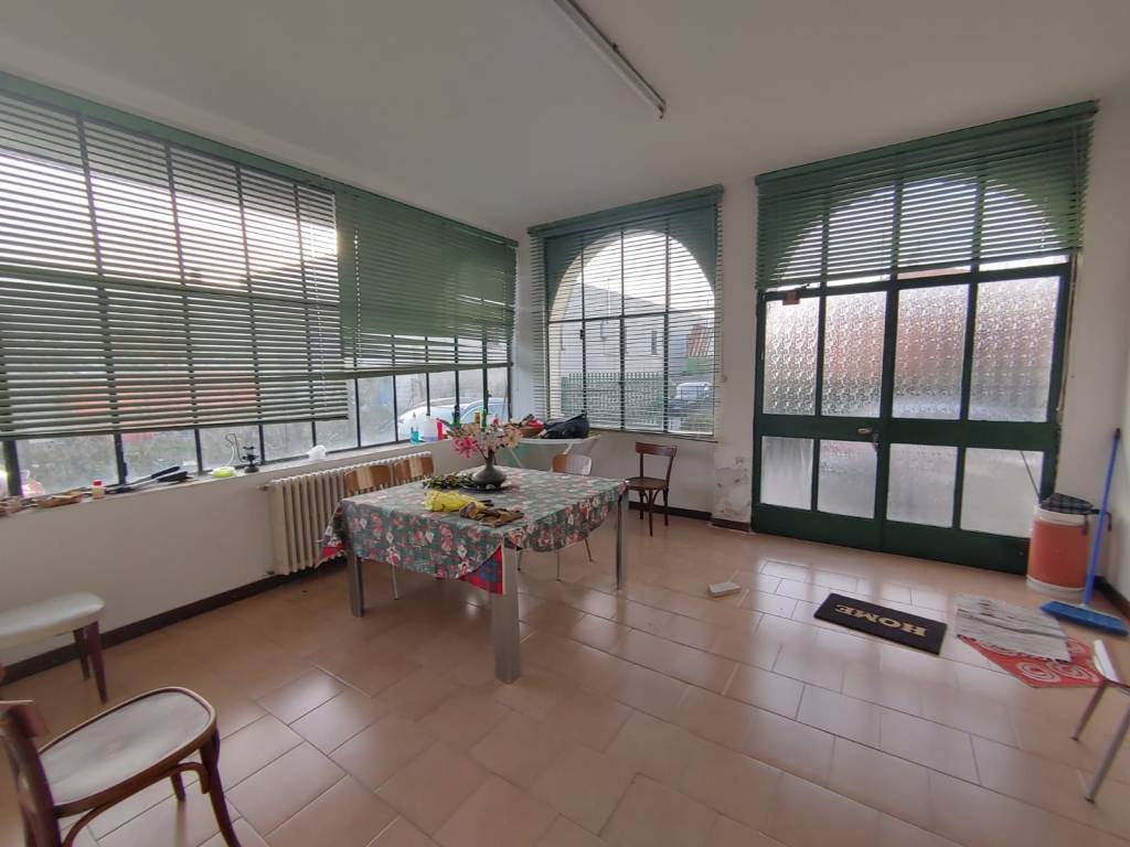 Villa a Cardano al campo in Via Alessandro Volta - Foto 4