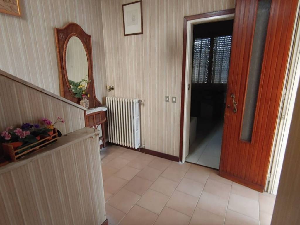 Villa a Cardano al campo in Via Alessandro Volta - Foto 5