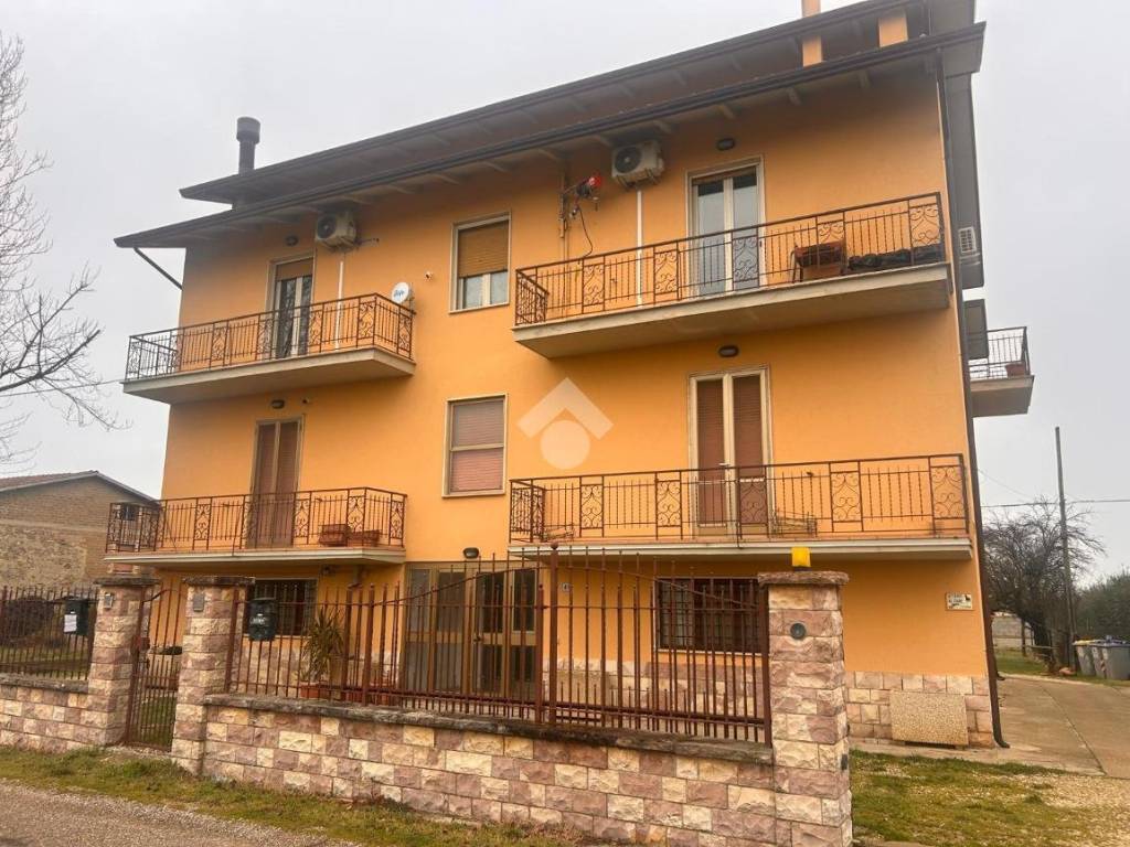 Appartamento a Bettona in VIA BUCCACCIO, 41 - Foto 2