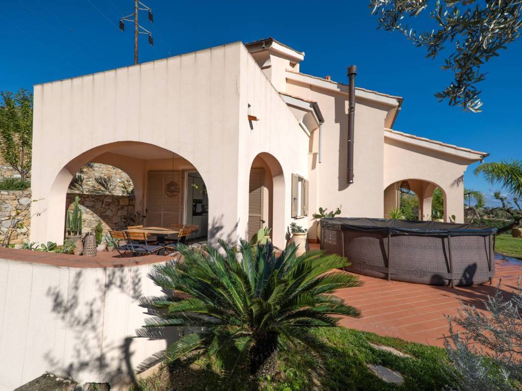 Villa a Pietra ligure in Via San Sebastiano, 30 - Foto 2