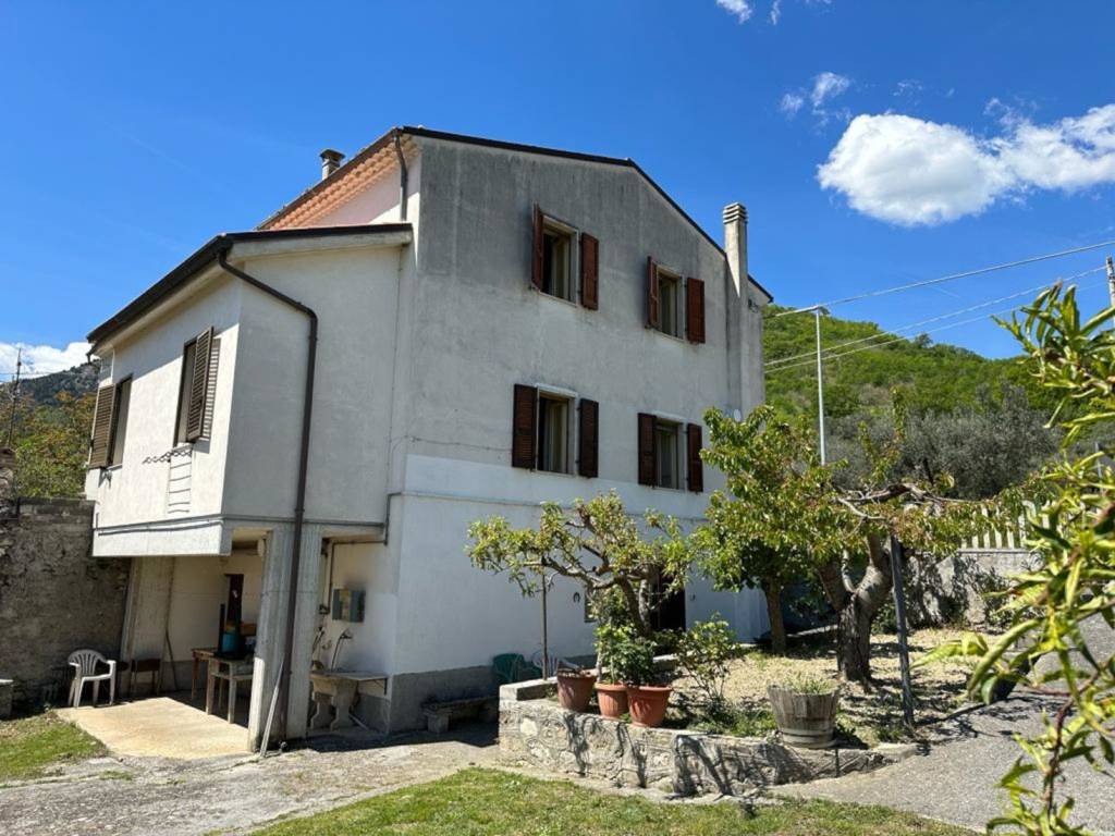 Casa indipendente a Castiglione a casauria in Via Piano da Capo - Foto 2