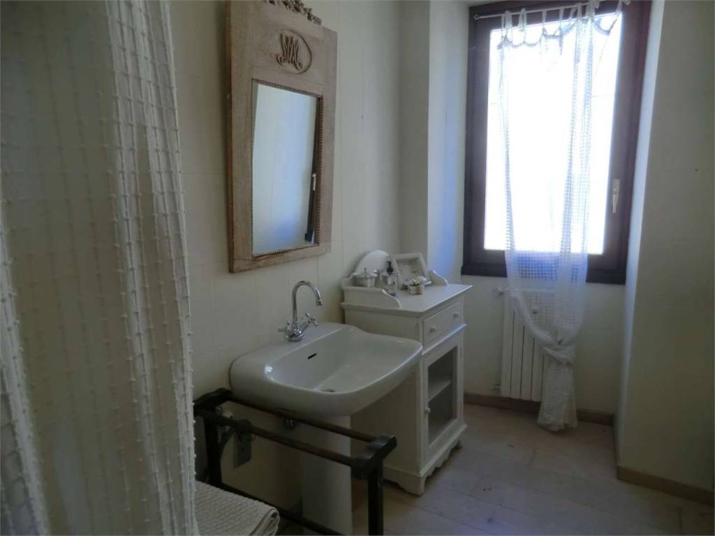 Appartamento a Domaso in Via Regina Levante s.n.c - Foto 4