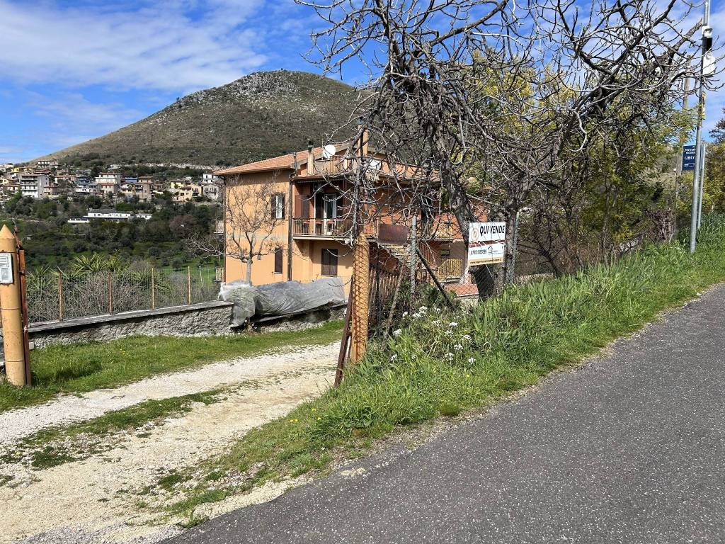 Appartamento a Fara in sabina in Via Farense - Foto 2