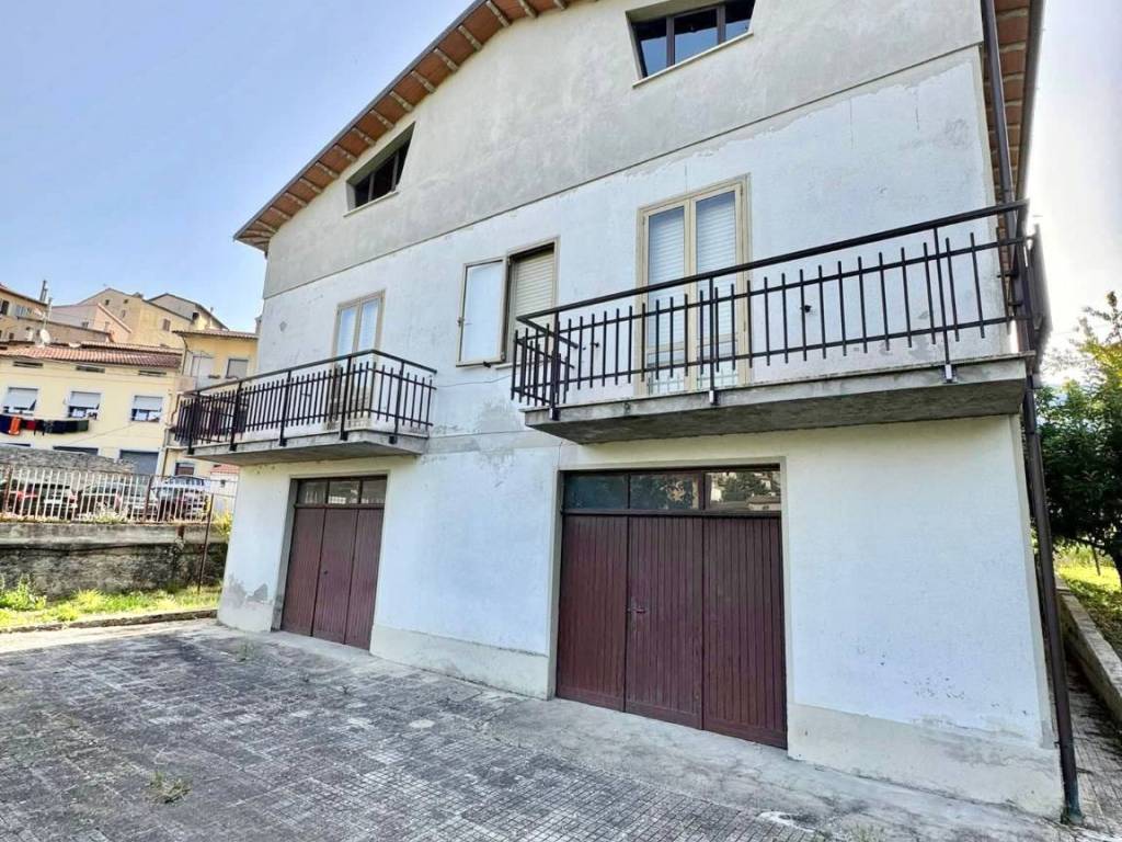 Villa a Gualdo tadino in Via Borgo Valle, 24 - Foto 2