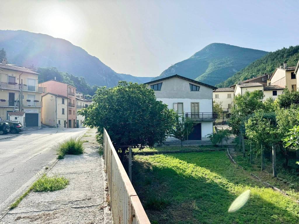 Villa a Gualdo tadino in Via Borgo Valle, 24 - Foto 3