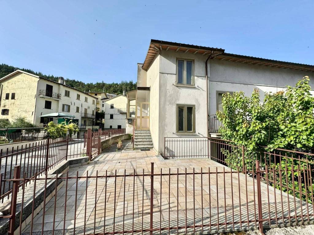Villa a Gualdo tadino in Via Borgo Valle, 24 - Foto 5