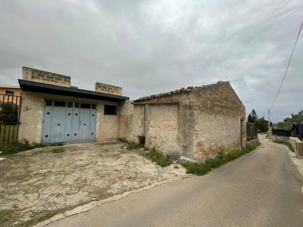 Terreno a Cinisi in Via Generale Carlo Alberto Dalla Chiesa - Foto 2