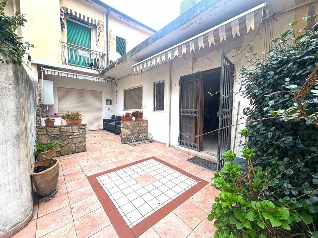 Casa indipendente a Viareggio in VIA GIUSEPPE GIUSTI, 4 - Foto 2