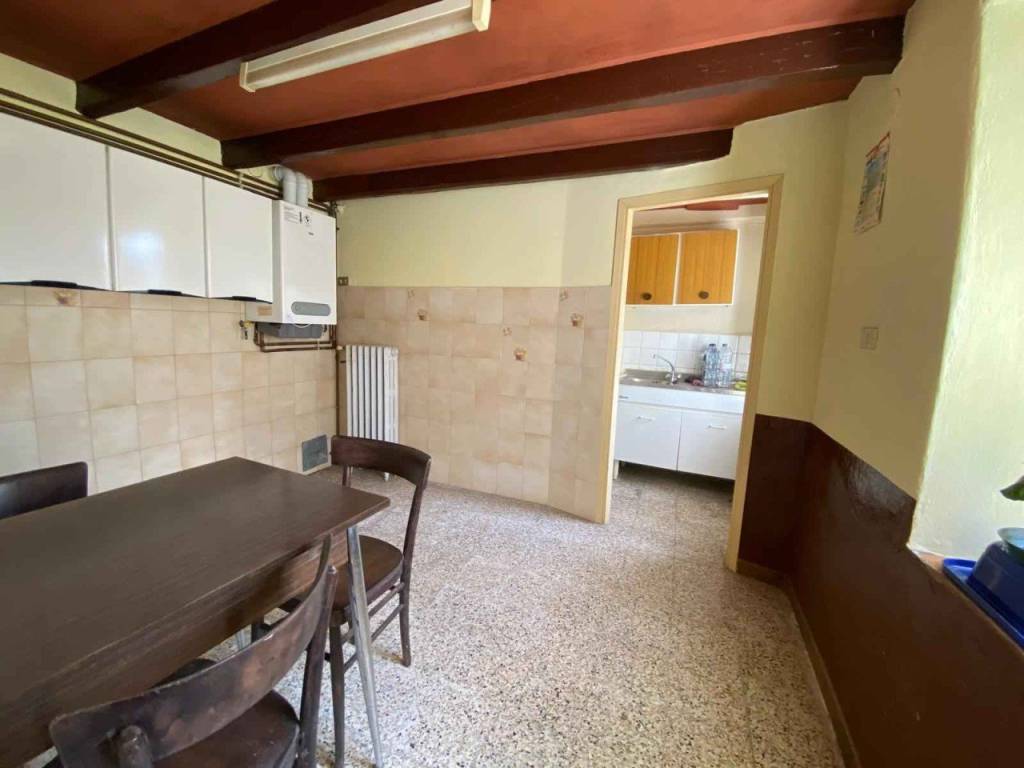 Casa indipendente a Castelnovo ne' monti in Via Fola - Foto 3
