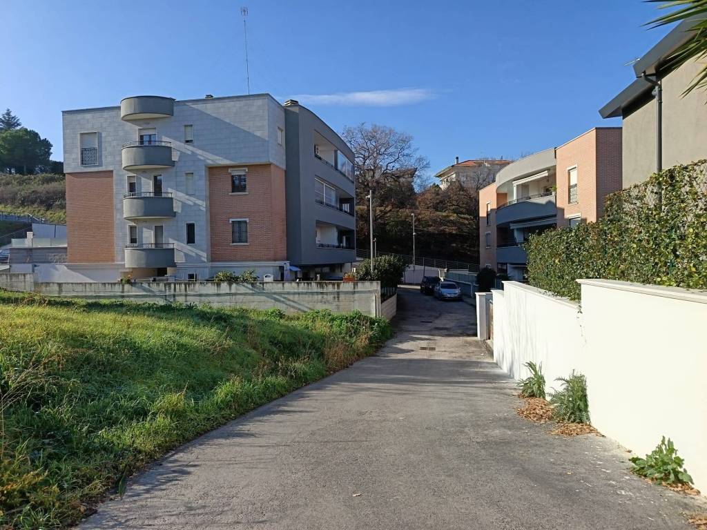 Terreno a Montesilvano in Via Canzo - Foto 2