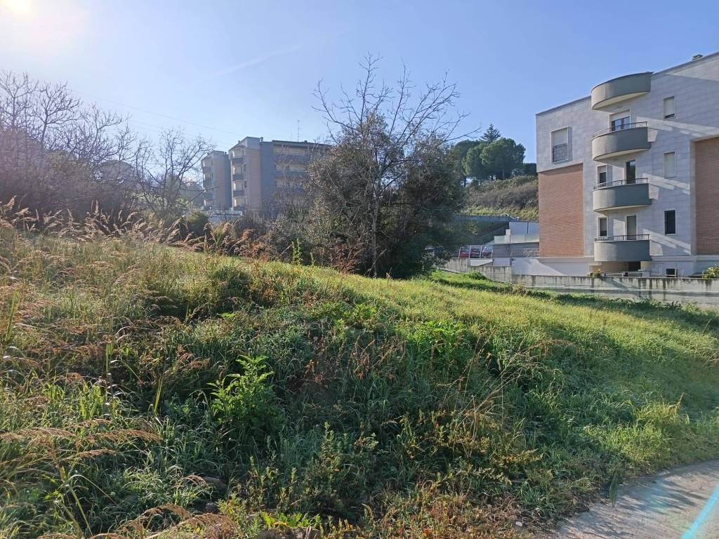 Terreno a Montesilvano in Via Canzo - Foto 3