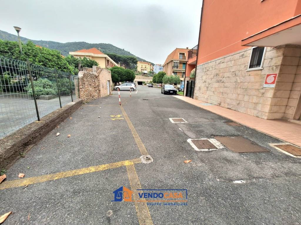 Box / garage a Pietra ligure in Via Piani - Foto 2