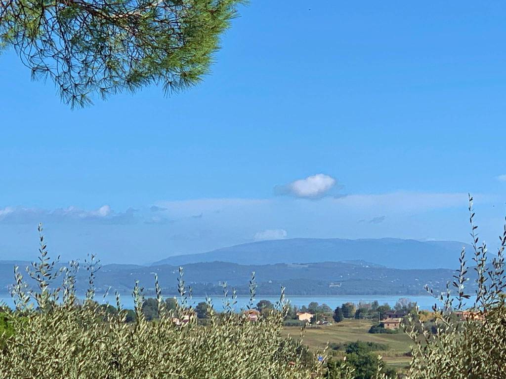 Villa a Castiglione del lago in Via Cristoforo Colombo - Foto 4
