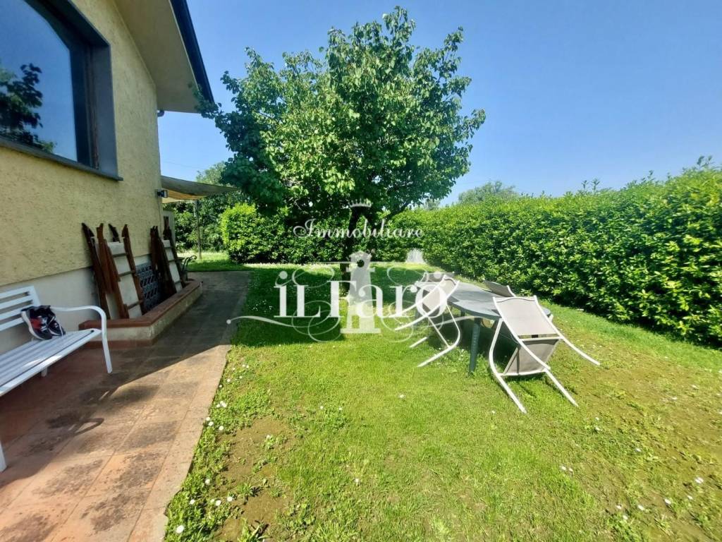 Villa a Massarosa in Via Emilia Nord, , 768 - Foto 2