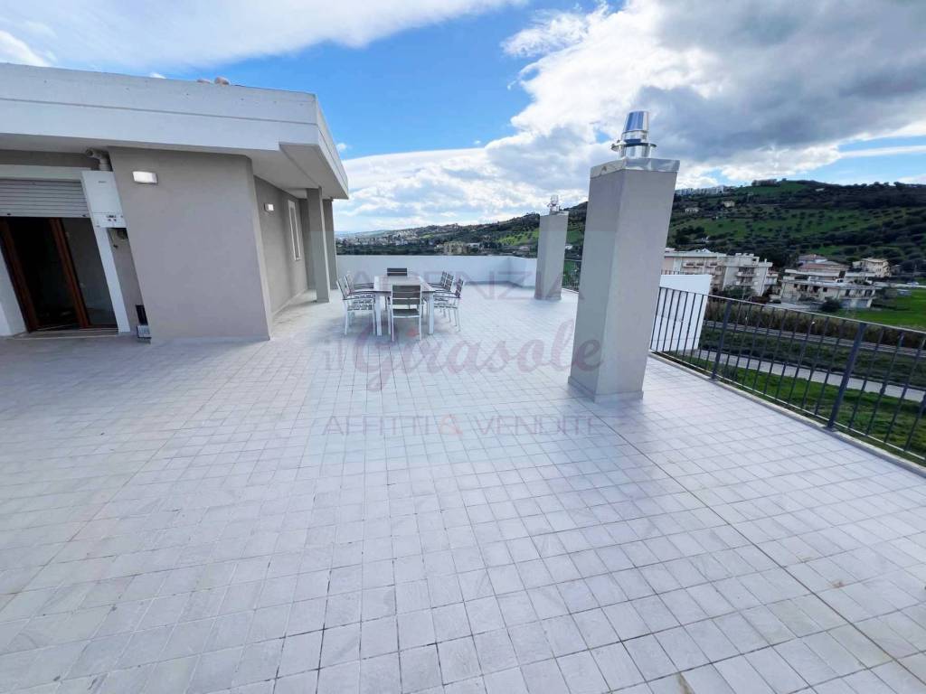 Attico / mansarda a Alba adriatica in Via Ercole Falò, 25 - Foto 2