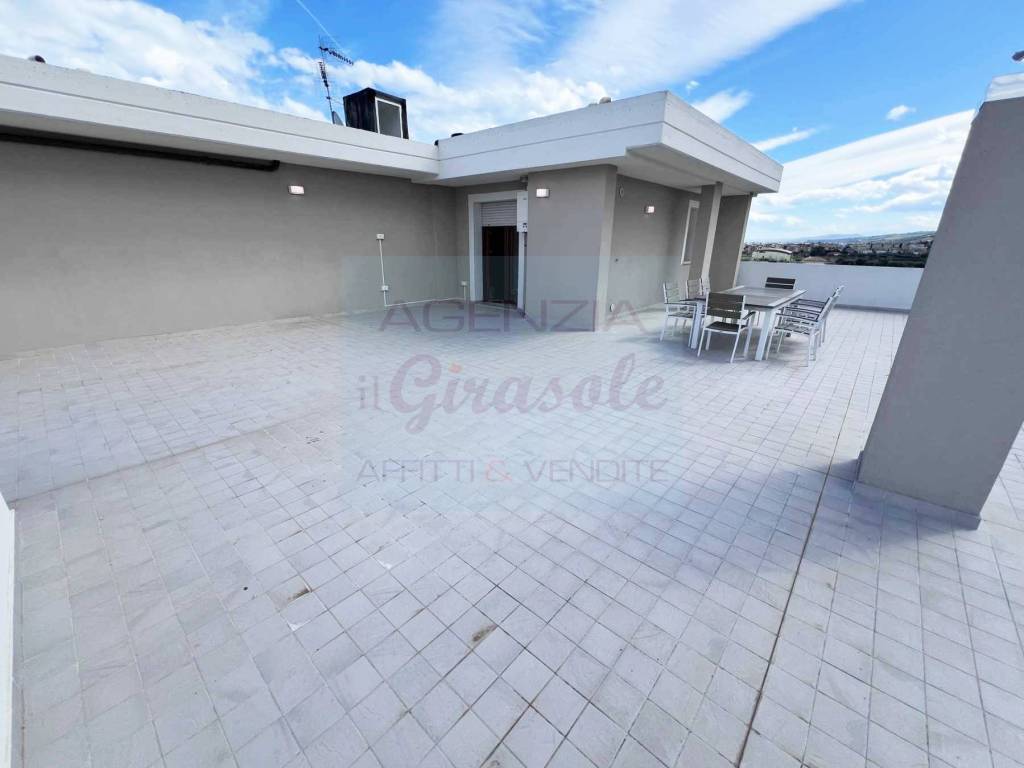 Attico / mansarda a Alba adriatica in Via Ercole Falò, 25 - Foto 3