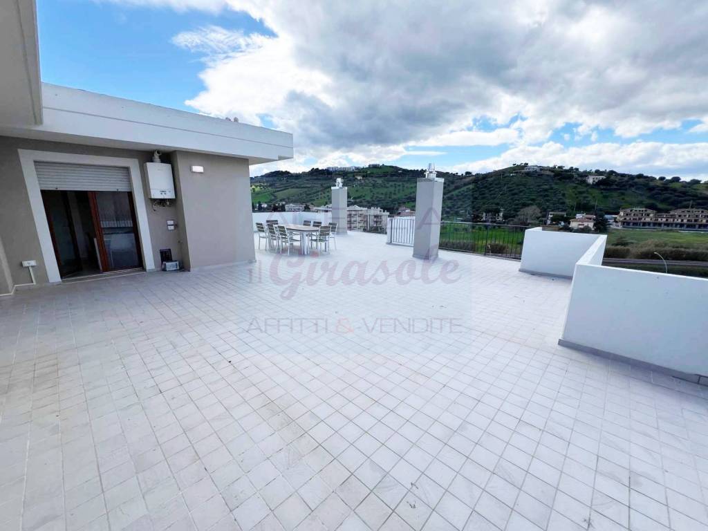 Attico / mansarda a Alba adriatica in Via Ercole Falò, 25 - Foto 5