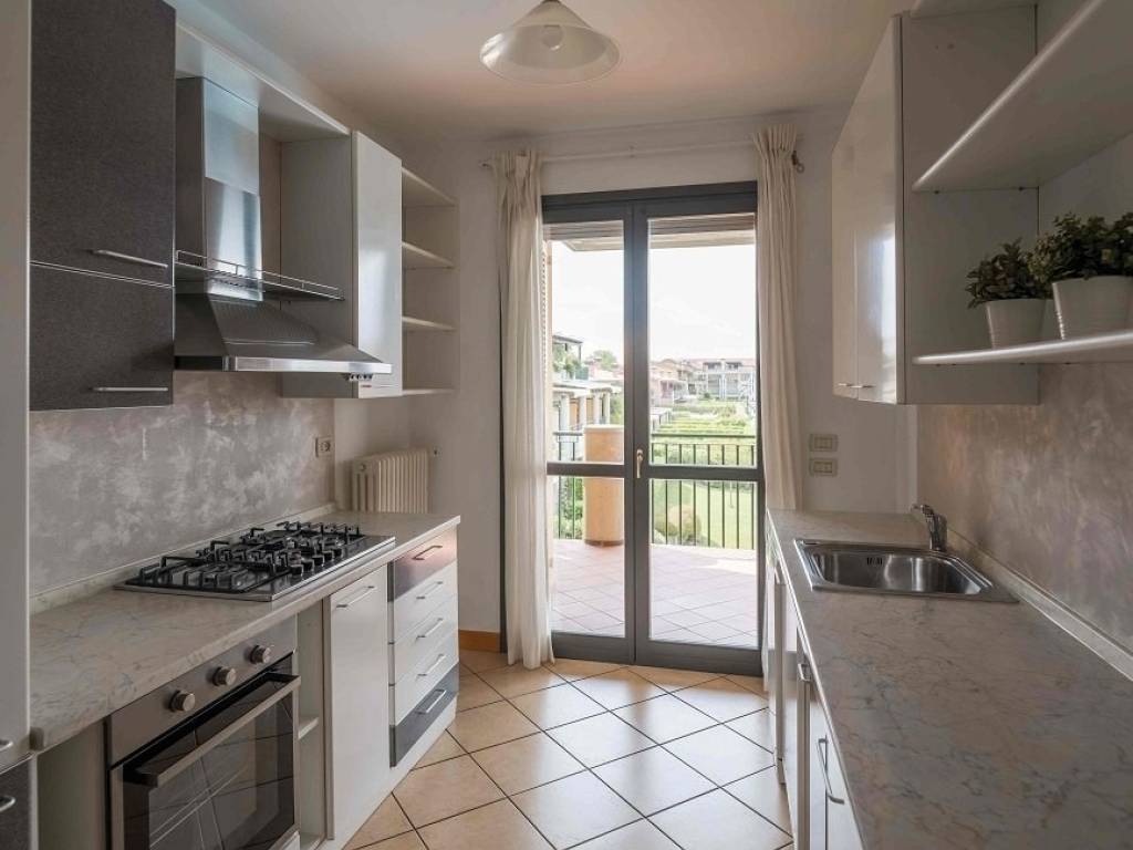 Appartamento a Desenzano del garda in Via Daniele Comboni - Foto 2