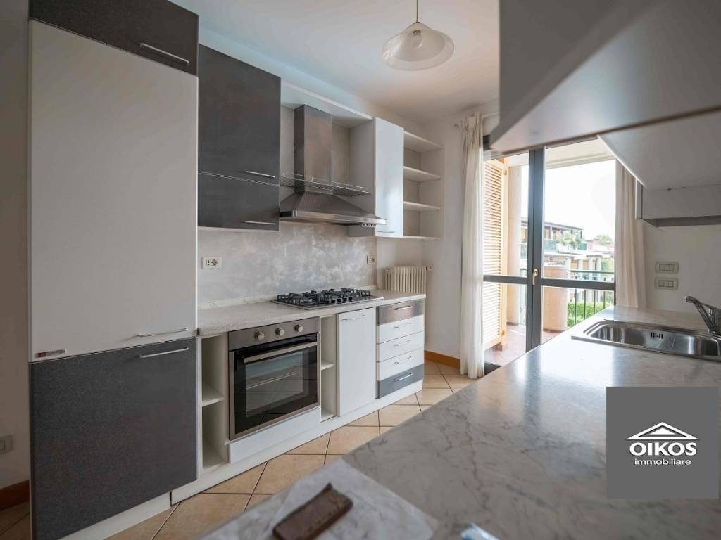 Appartamento a Desenzano del garda in Via Daniele Comboni - Foto 3