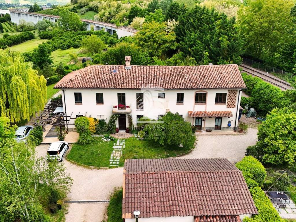 Rustico / casale a Castagnole delle lanze in Via Gaverri, 3 - Foto 2