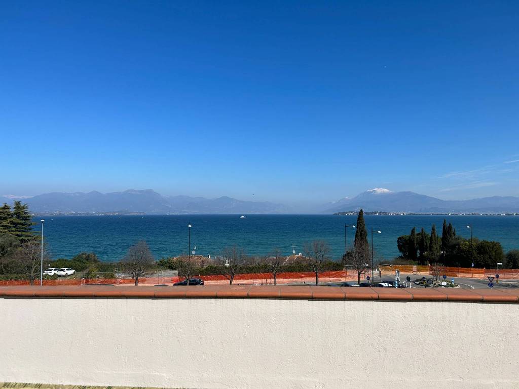 Attico / mansarda a Desenzano del garda in Via Borgo di Sotto, 35 - Foto 3