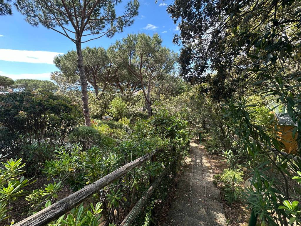 Villa a Castiglione della pescaia in Viale Piemonte - Foto 2