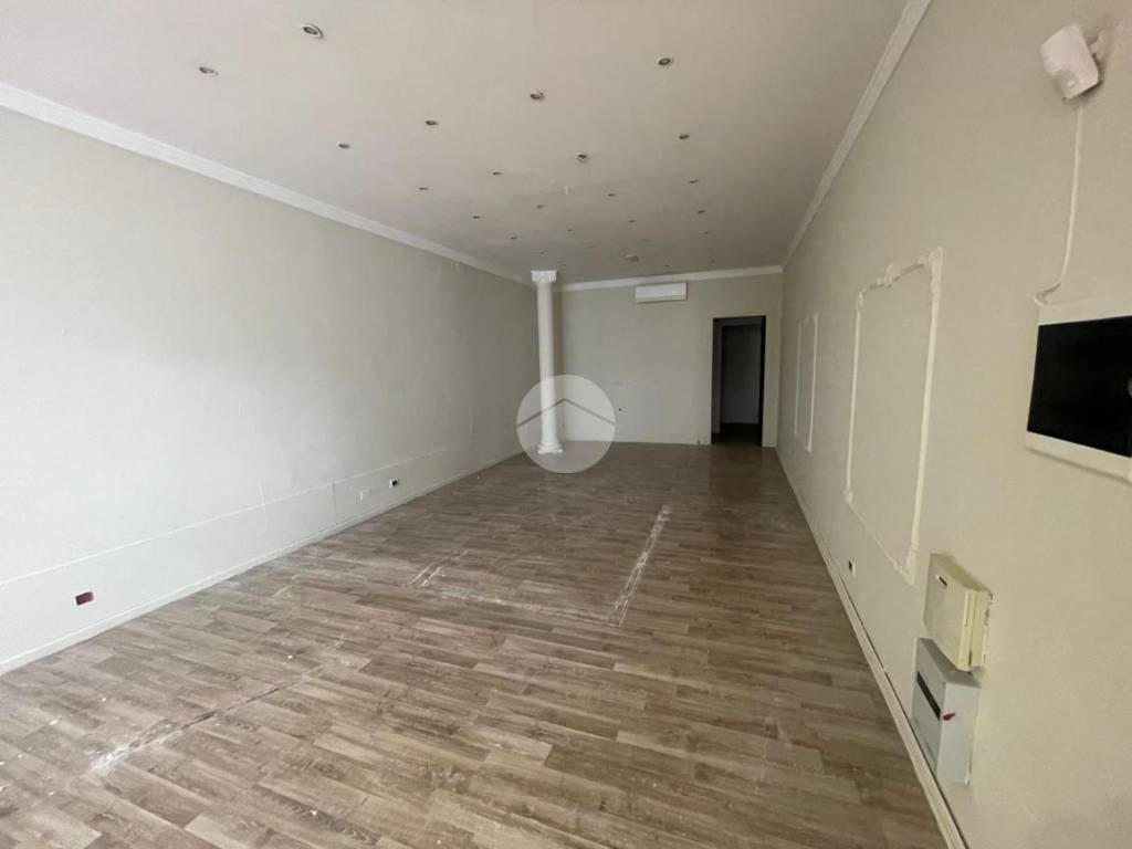 Immobile a Desenzano del garda in Piazza Giacomo Matteotti, 21 - Foto 4