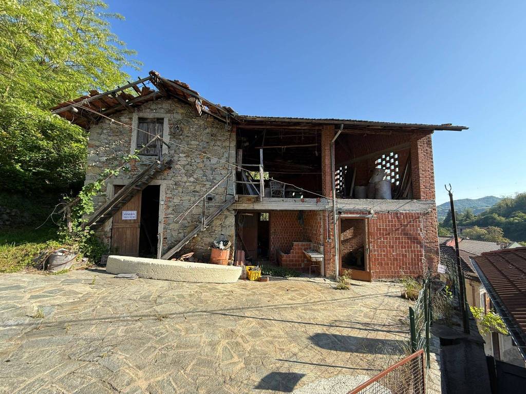 Casa indipendente a Roccavignale in Via Roma, 38 - Foto 3
