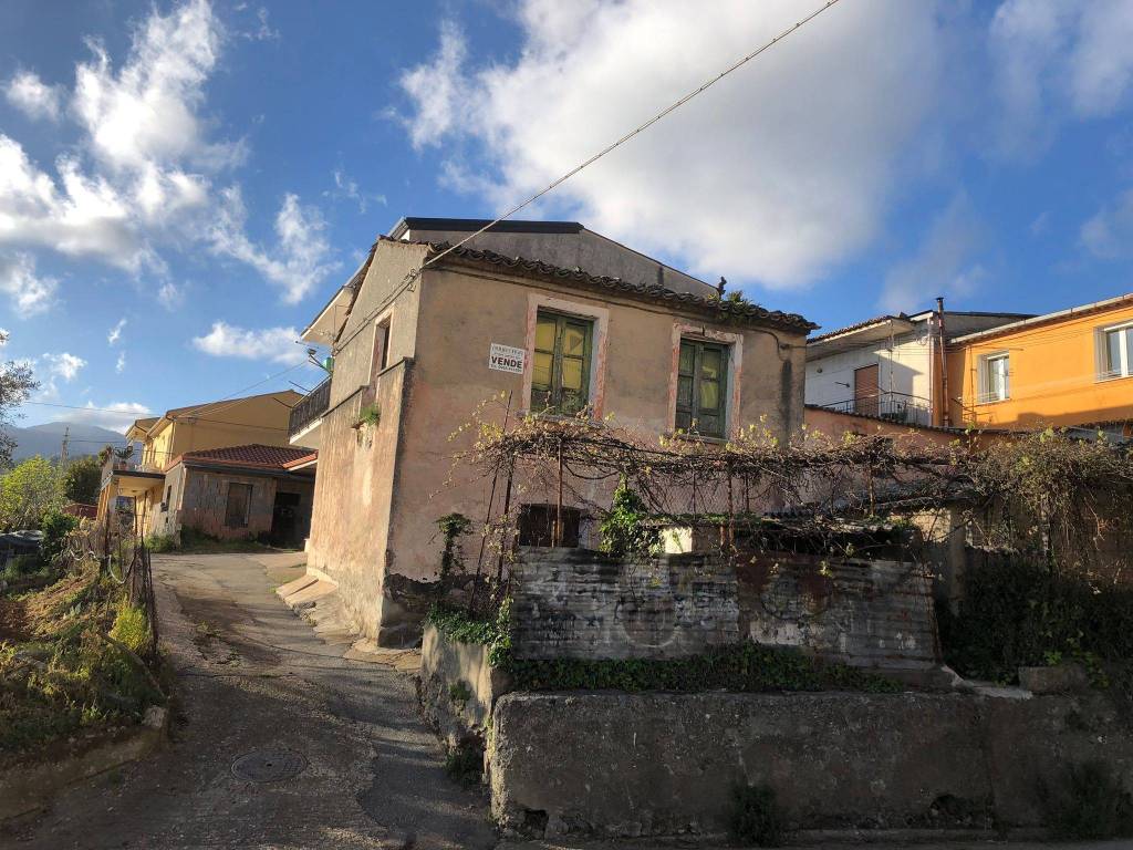 Casa indipendente a Lamezia terme in Via Basilio De Fazio, 25 - Foto 2