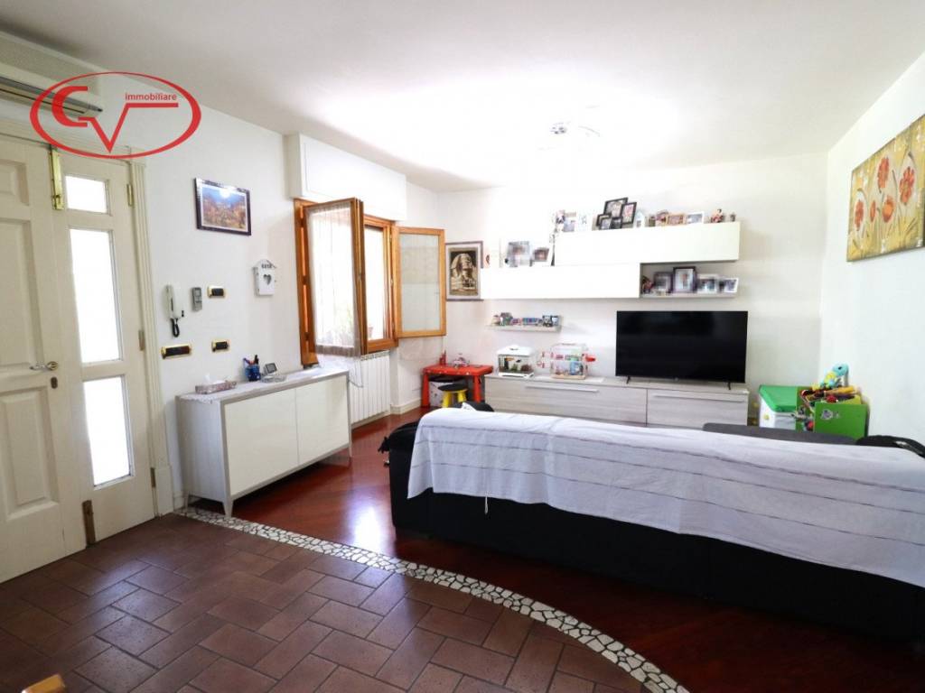 Appartamento a Montevarchi in Via Montello - Foto 3