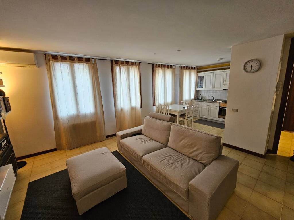 Appartamento a Bassano del grappa in Via R. Volpato, 45 - Foto 5