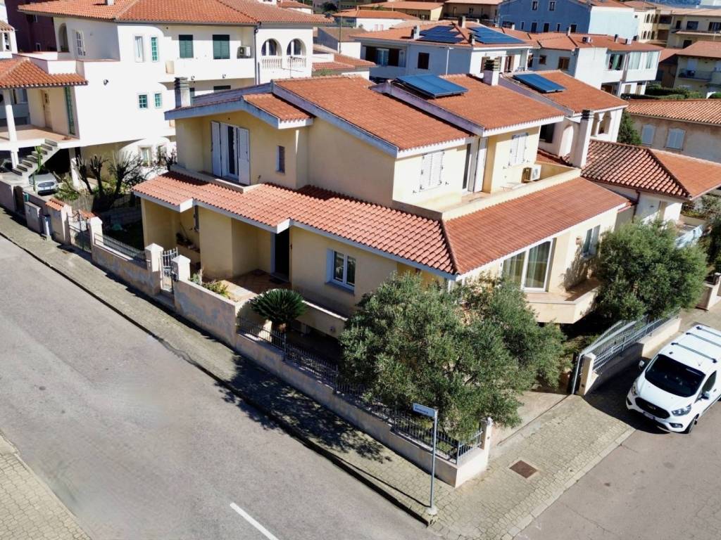 Villa a Arzachena in Via Amsicora, 9 - Foto 2