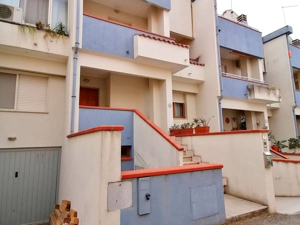 Villetta a schiera a Carbonia in Via Luisa May Alcott - Foto 2