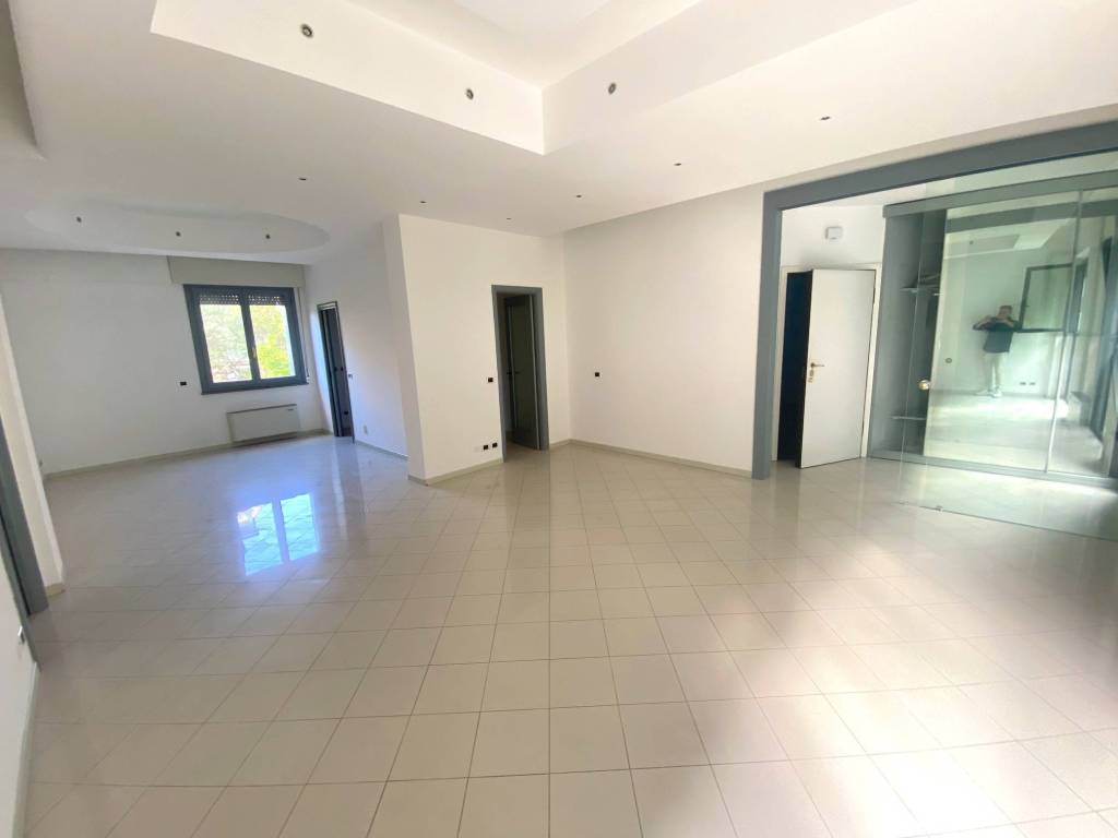 Appartamento a Riccione in Viale Maria Ceccarini, 73 - Foto 2
