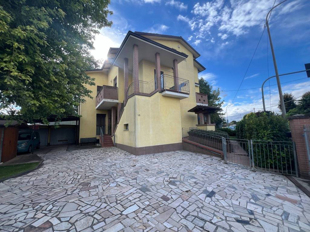 Villa a Castelfranco emilia in Via per Riolo, 18 - Foto 2