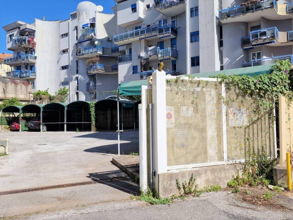 Box / garage a Salerno in Via Torrione - Foto 5
