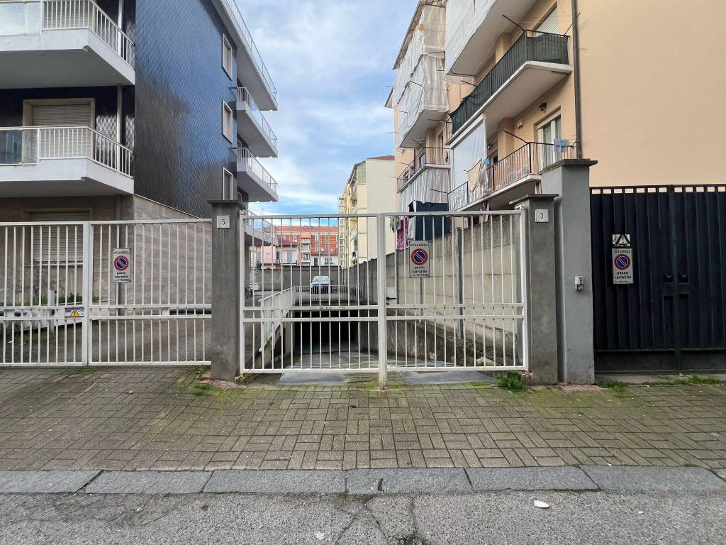 Box / garage a Vercelli in Via Francesco Petrarca, 7 - Foto 2