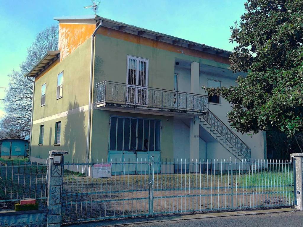 Casa indipendente a Mirandola in Via Mazzone, 112/114, 41037 - Foto 2