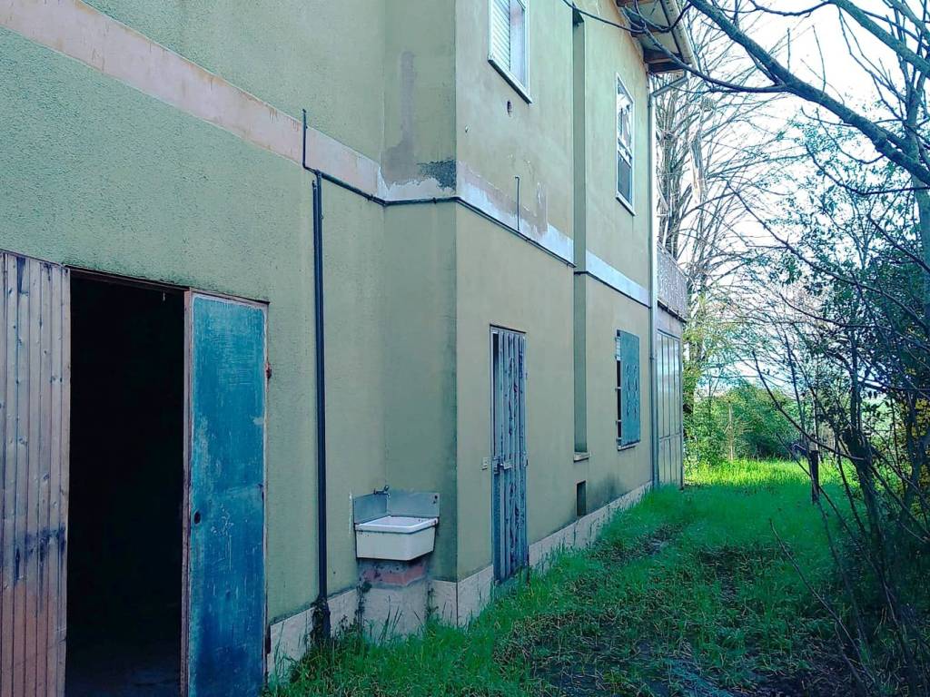 Casa indipendente a Mirandola in Via Mazzone, 112/114, 41037 - Foto 4
