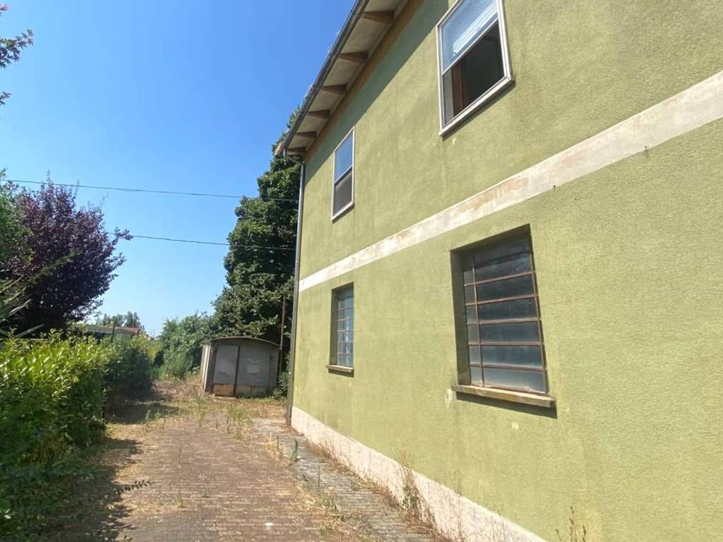 Casa indipendente a Mirandola in Via Mazzone, 112/114, 41037 - Foto 5