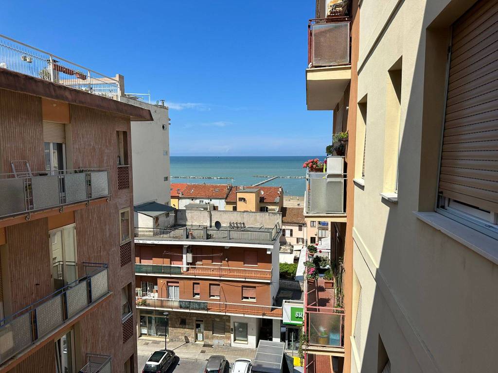 Appartamento a Falconara marittima in Via Nino Bixio, 18 - Foto 5