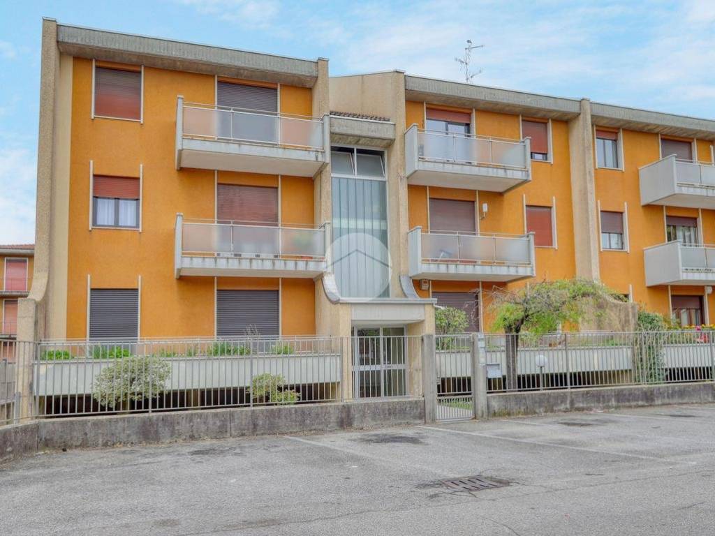 Appartamento a Olgiate olona in Via Ortigara, 7 - Foto 2
